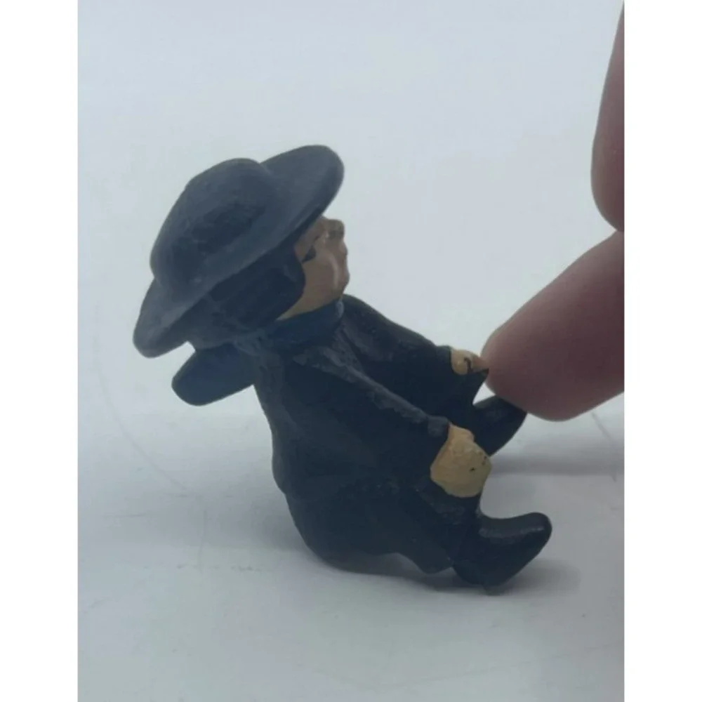 Vintage Cast Iron‎ Amish Couple Miniature Shelf Sitters Painted Set 2 2
